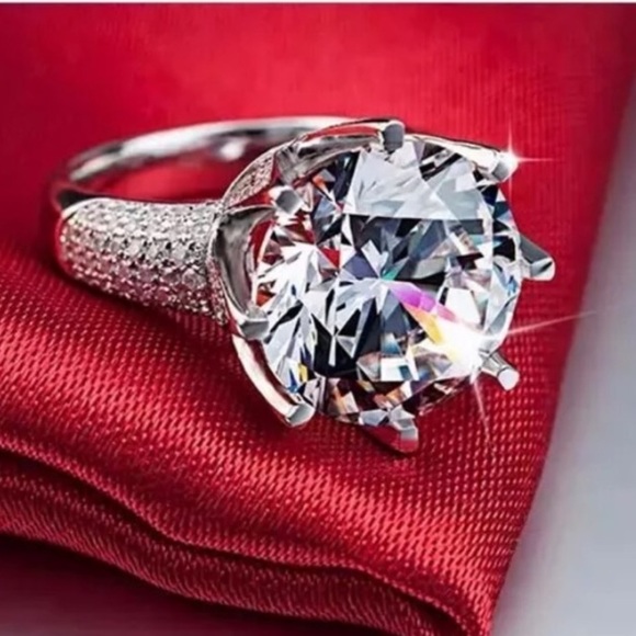 S925 5 CT Solitaire Simulated Diamond Crown Ring - Picture 2 of 6